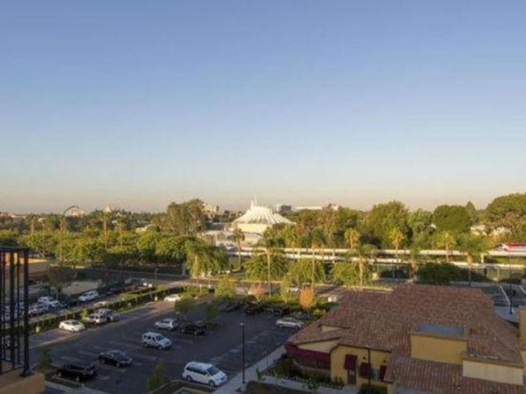 Отель Courtyard Anaheim Theme Park Entrance Экстерьер фото